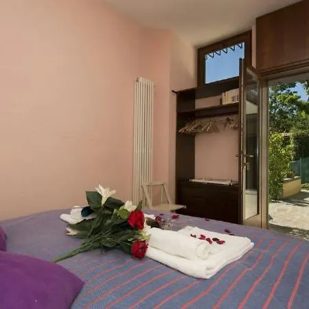 Βίλα Sleeps 8 Pool Μενάτζιο